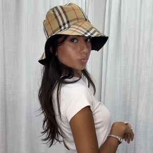 Burberry bucket hat